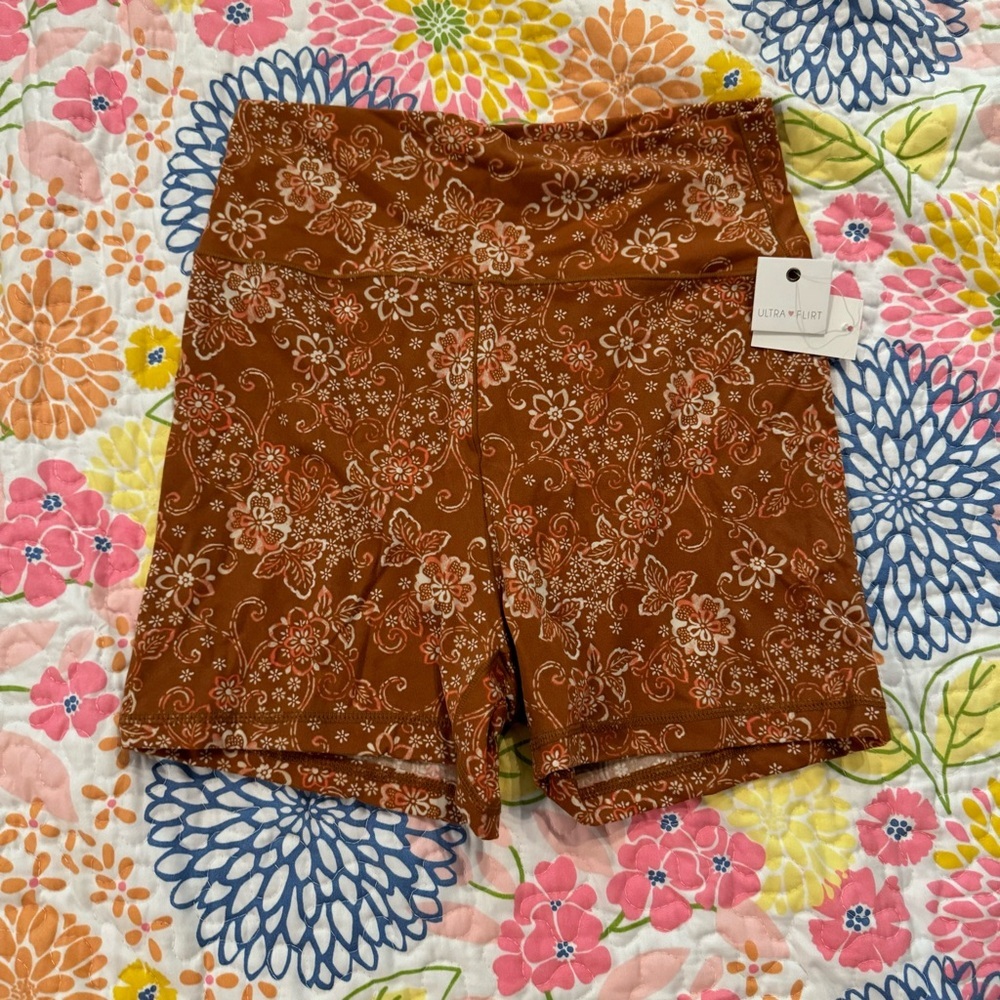 Nwt large 3” yoga shorts